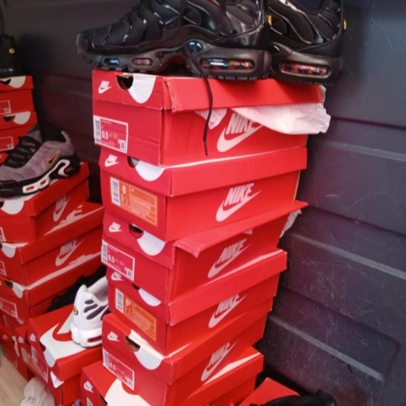 Size . 10 - Picture 1 of 2